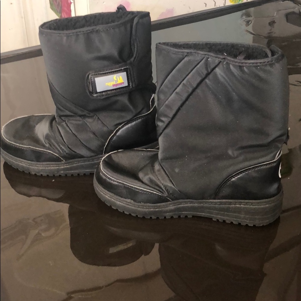 Snow boots